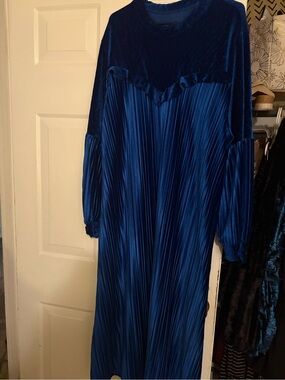 Women's Royal Blue Pleated Velvet Maxi Dress